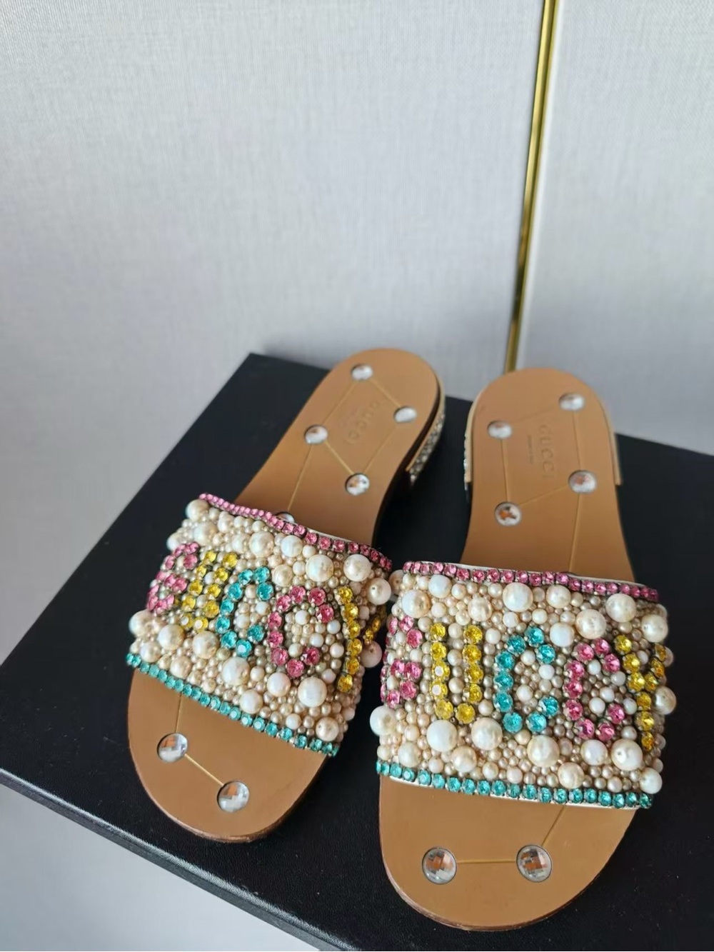 Gucci Multicolor Beaded Pearl Slide Sandals - Tan Base - Picture 2 of 3